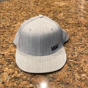 VANS “off the wall” flexfit hat